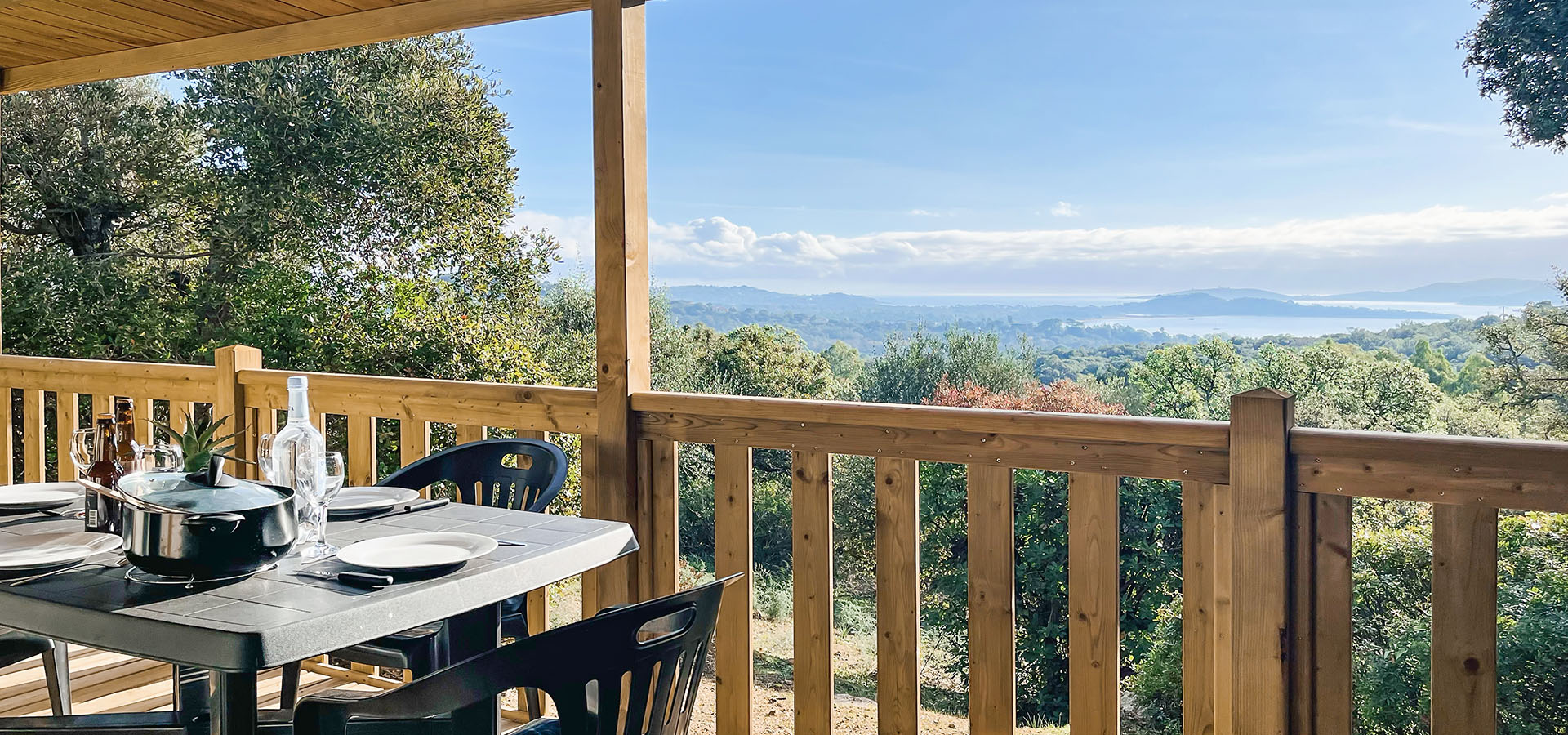 Camping la vetta MH SUP CH3 terrasse table vue mer 4